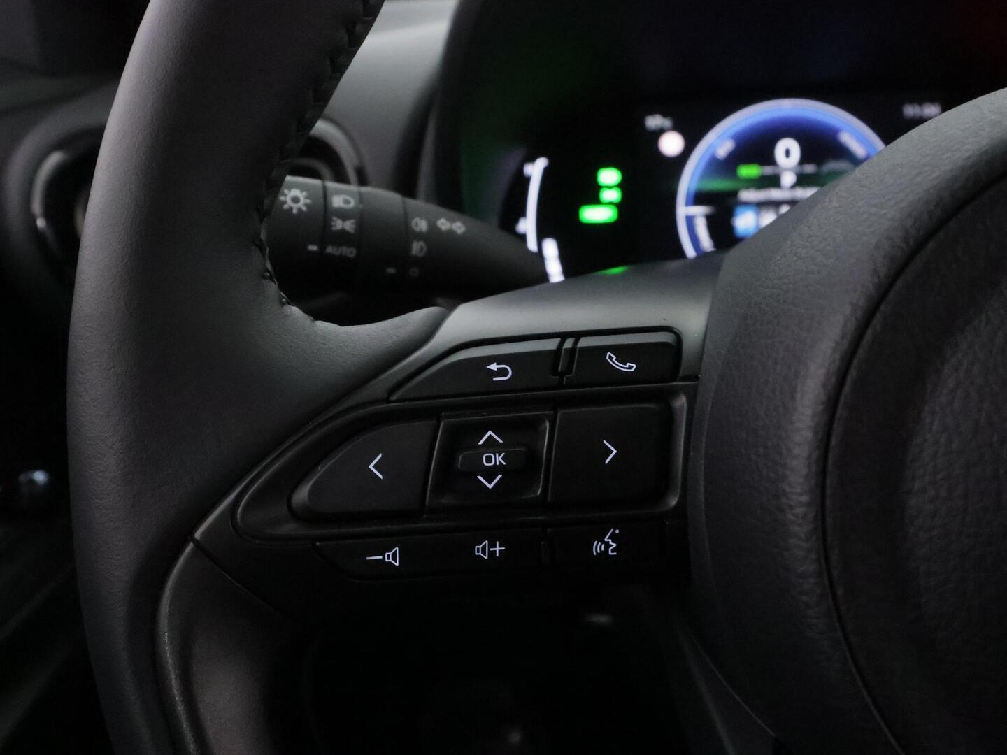 TOYOTA YARIS CROSS 2025