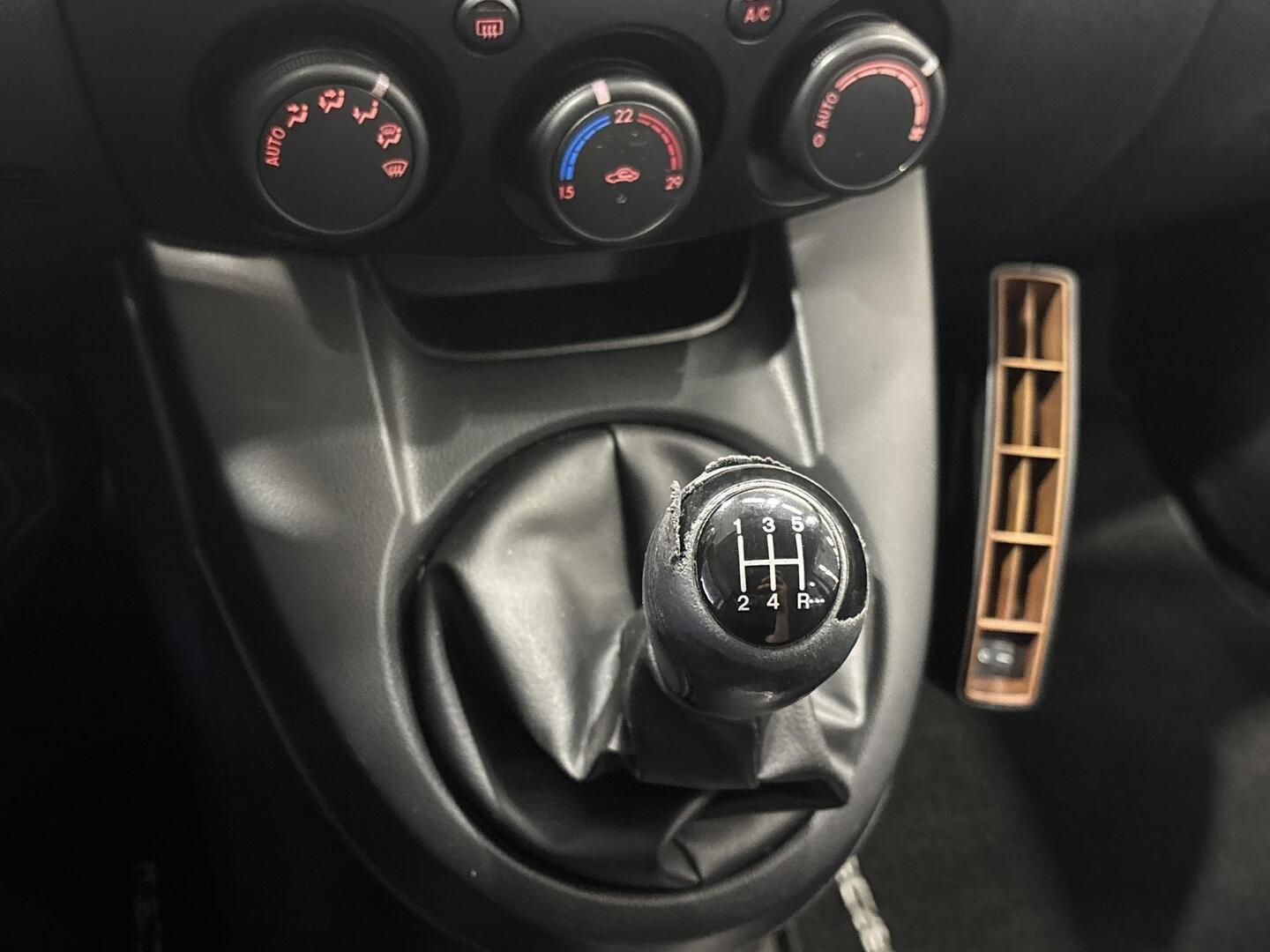 MAZDA Mazda2 2008