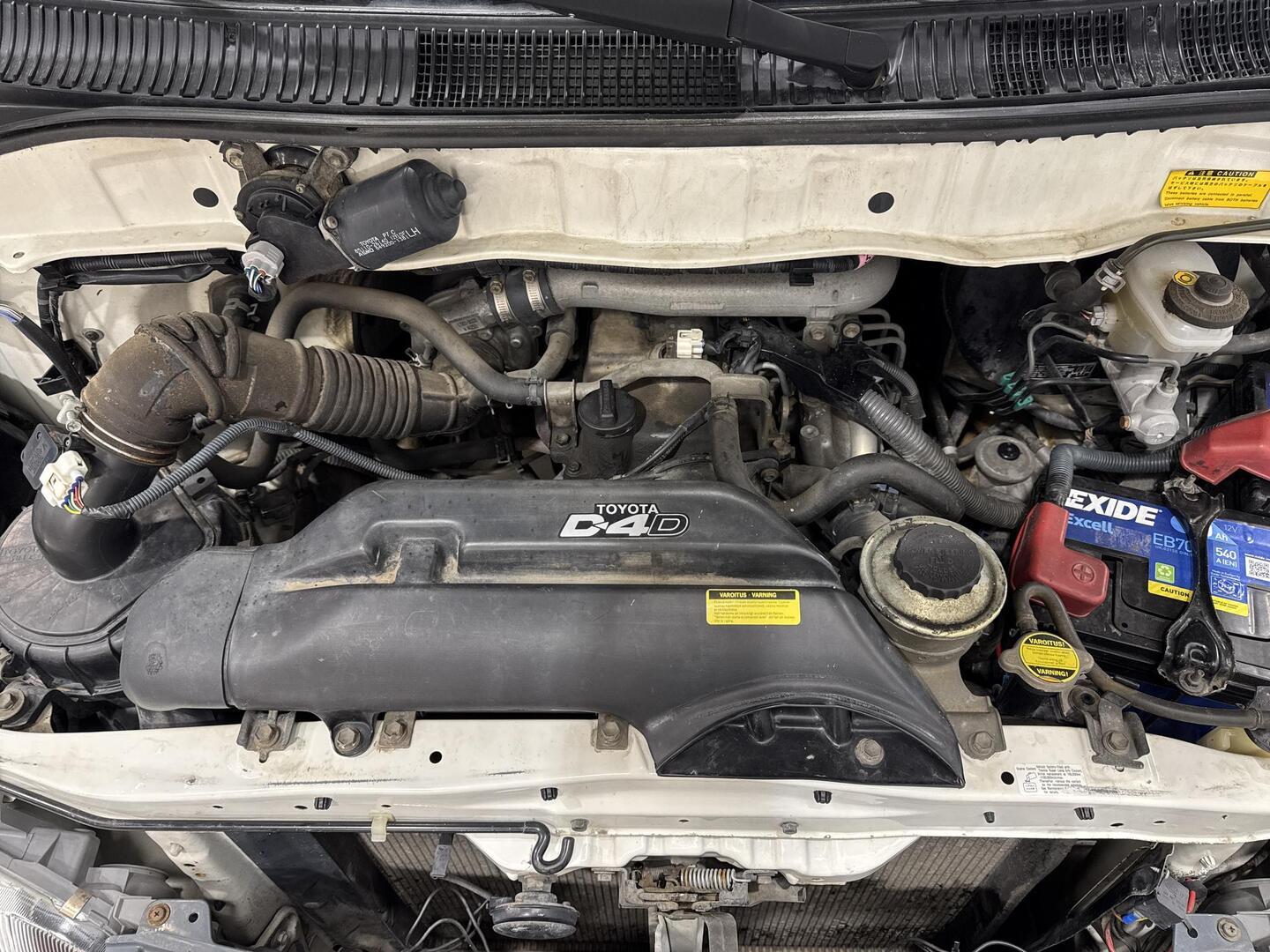 TOYOTA HIACE 2004