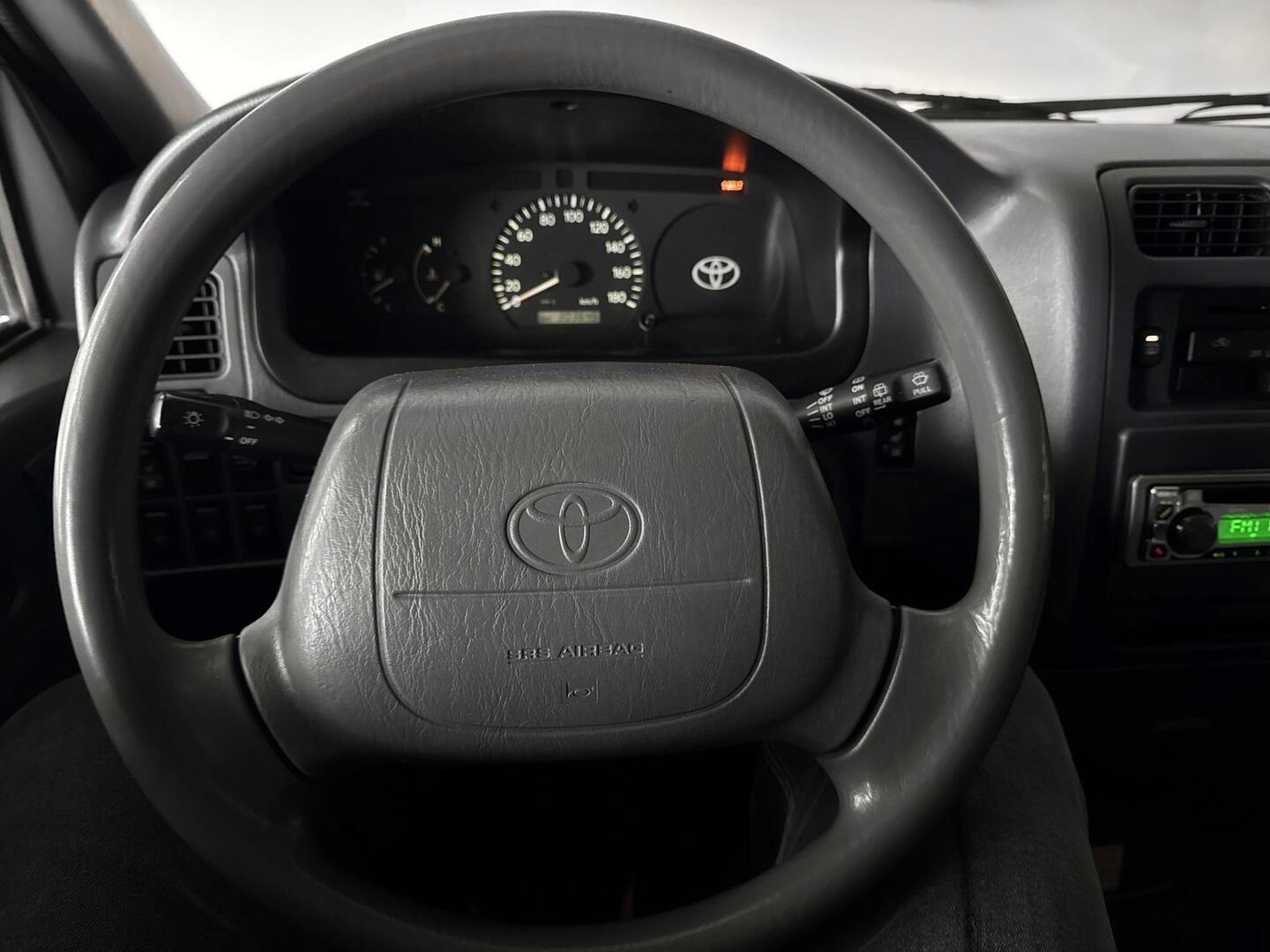 TOYOTA HIACE 2004