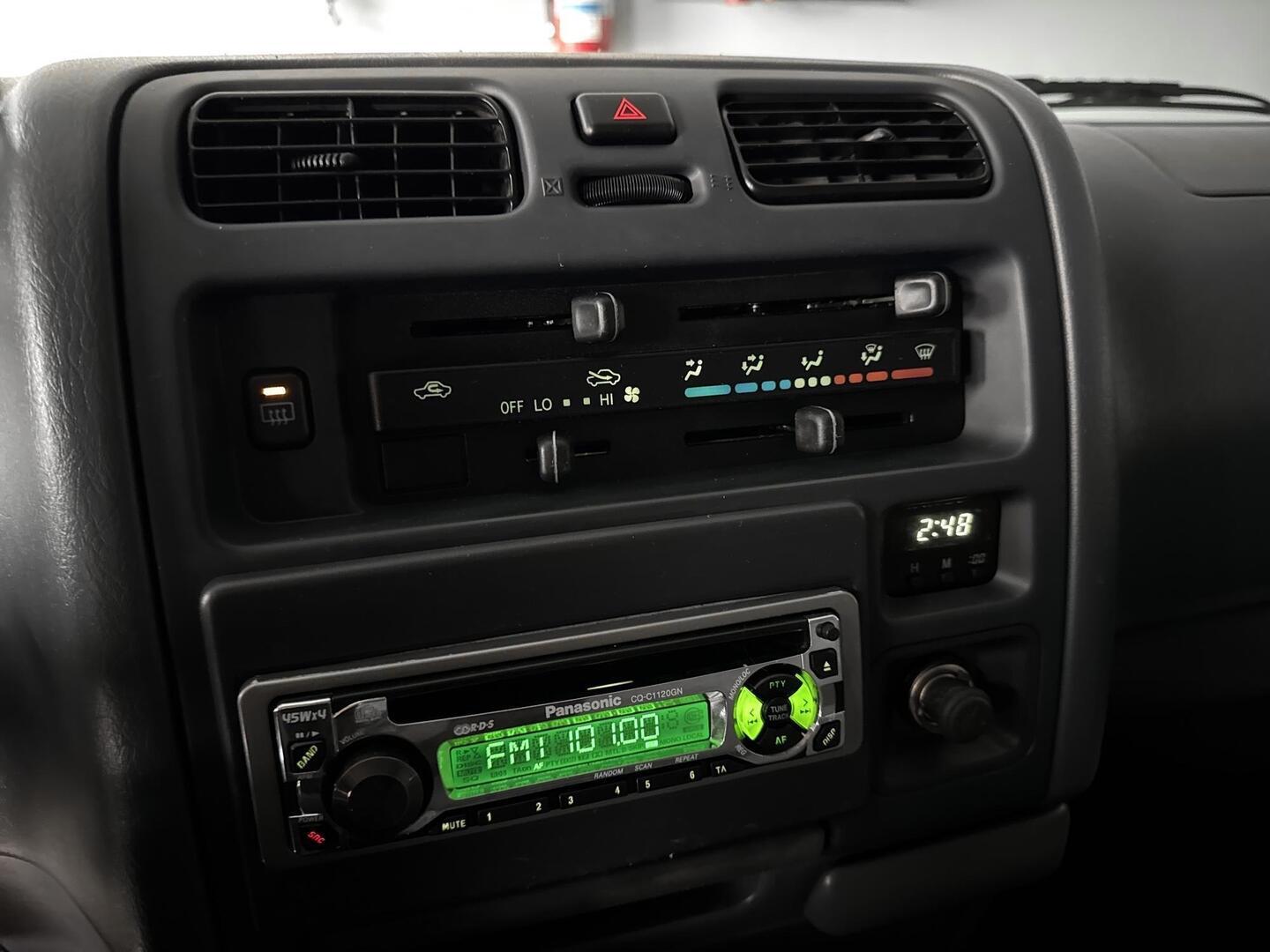 TOYOTA HIACE 2004