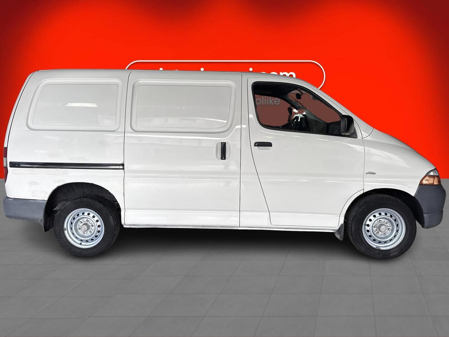 TOYOTA HIACE 2004