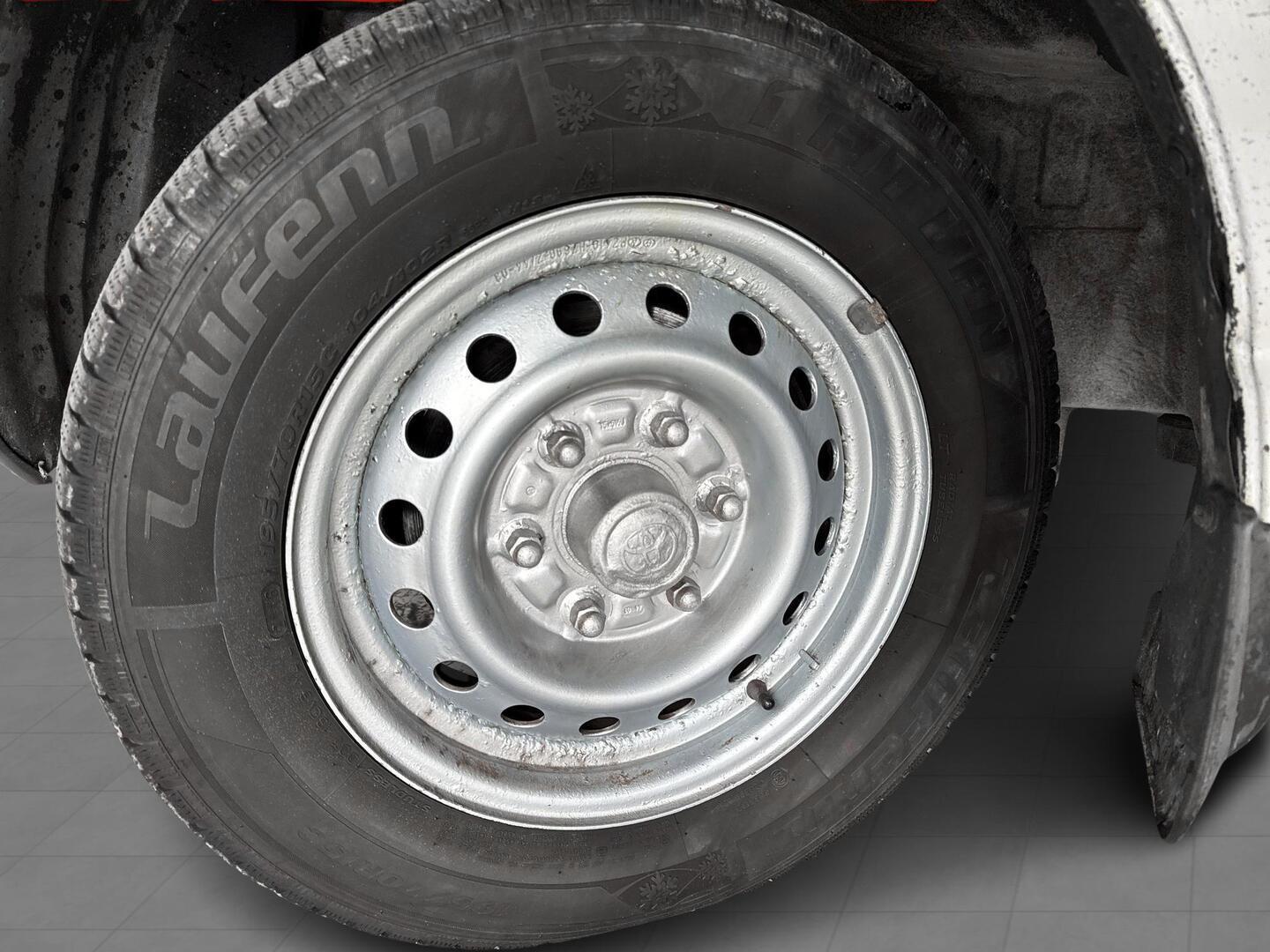 TOYOTA HIACE 2004