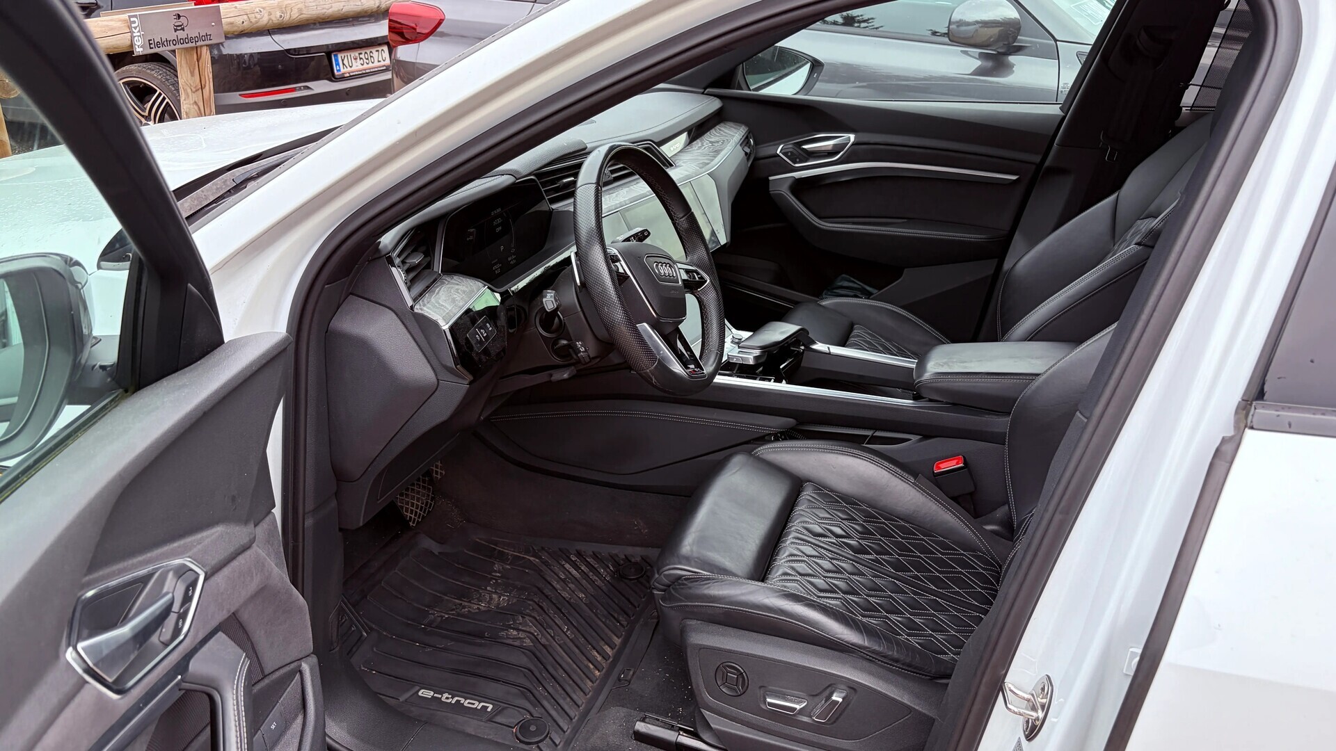 AUDI E-TRON 2022