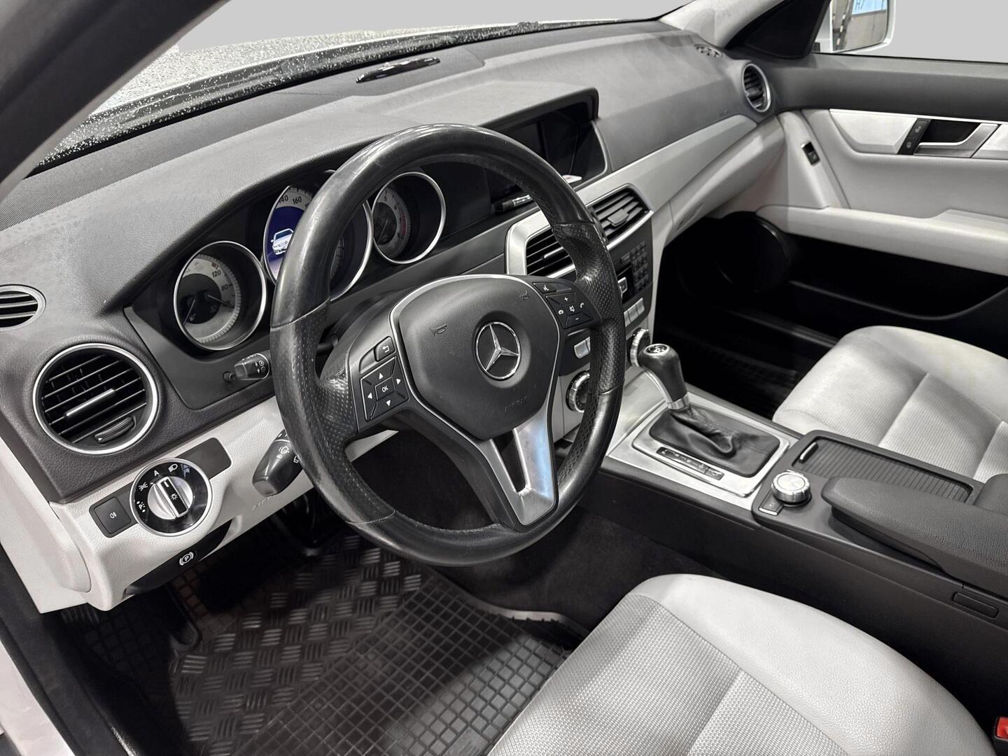 MERCEDES-BENZ C 2011