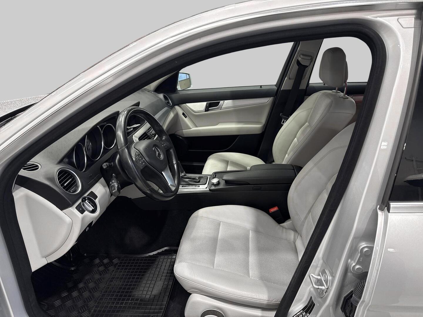MERCEDES-BENZ C 2011