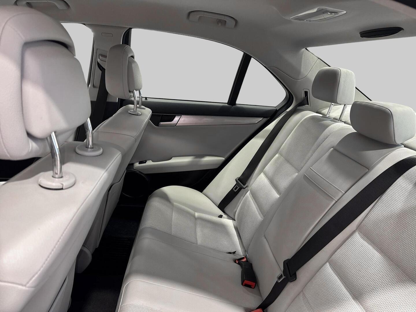 MERCEDES-BENZ C 2011