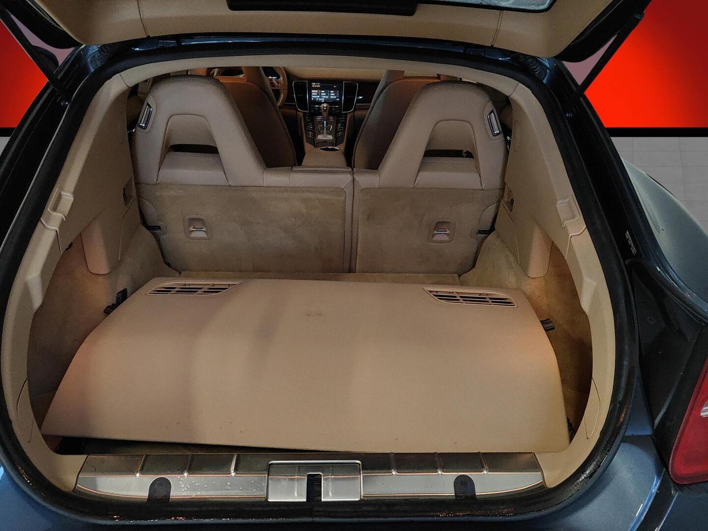 PORSCHE Panamera 2012