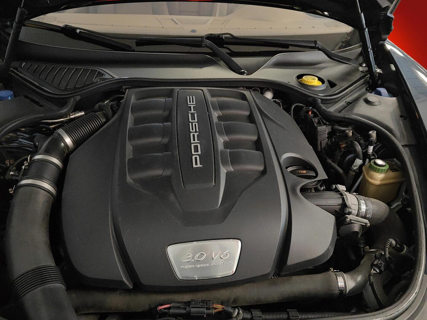 PORSCHE Panamera 2012