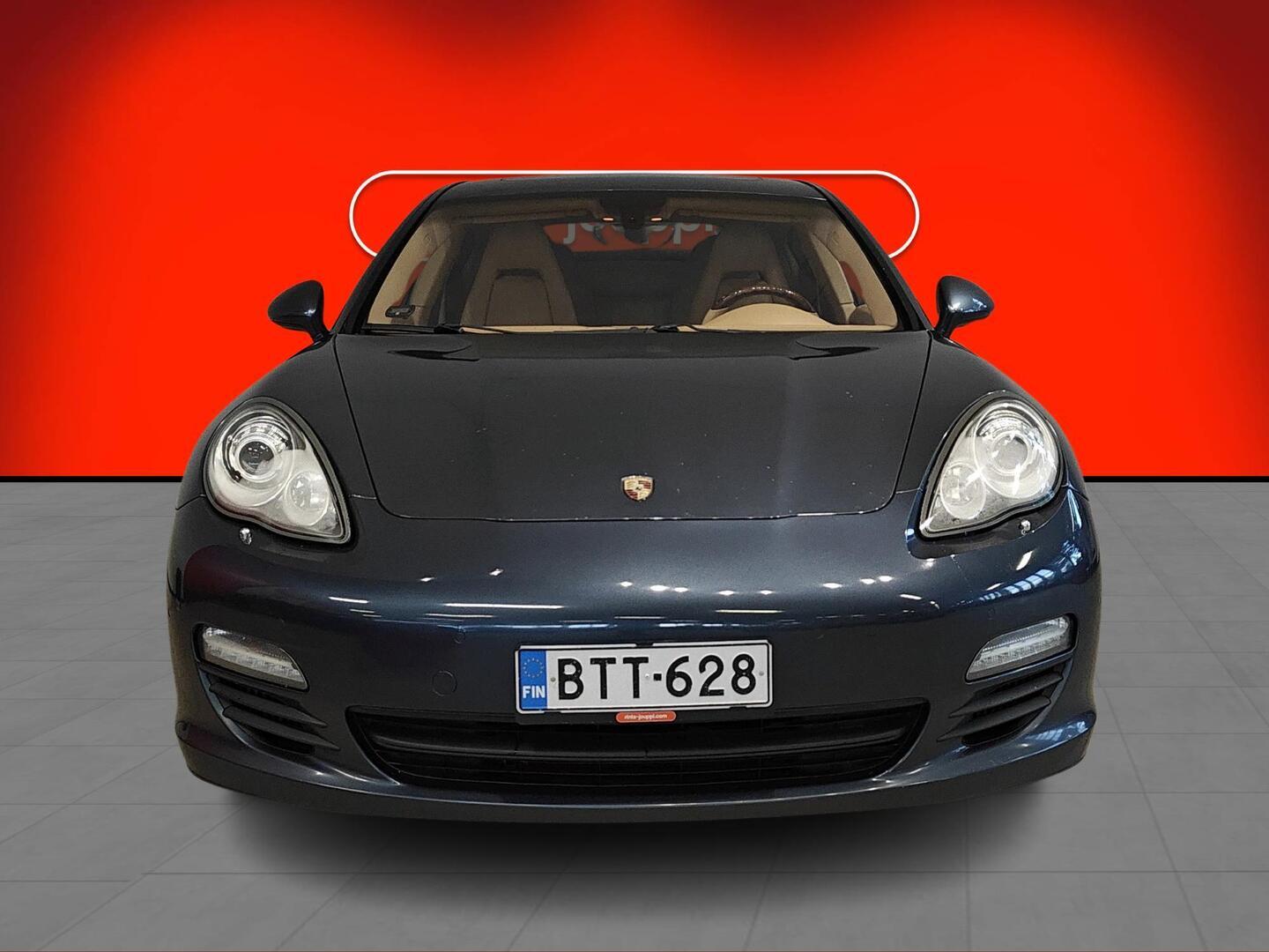 PORSCHE Panamera 2012