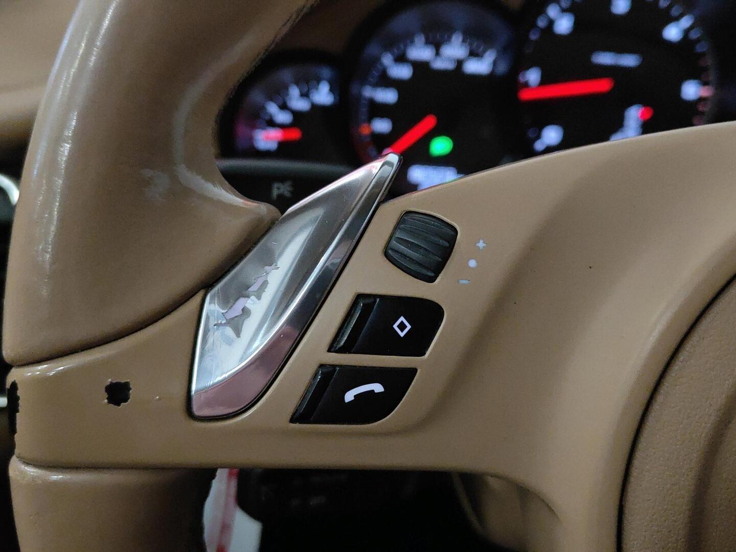 PORSCHE Panamera 2012