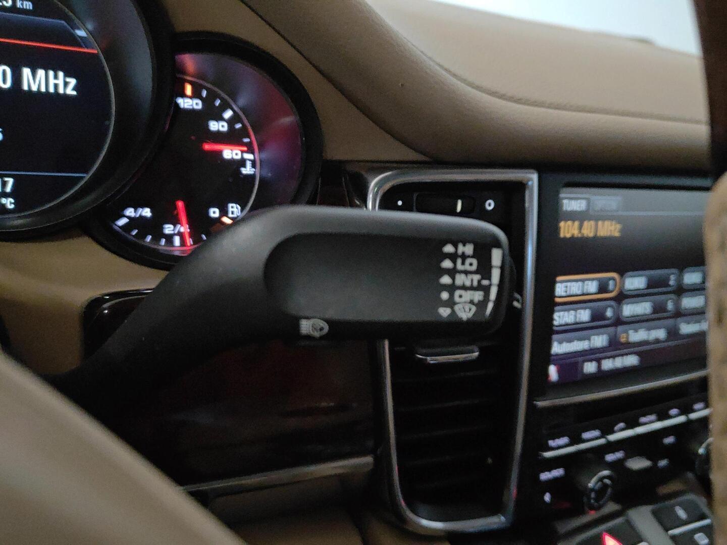 PORSCHE Panamera 2012