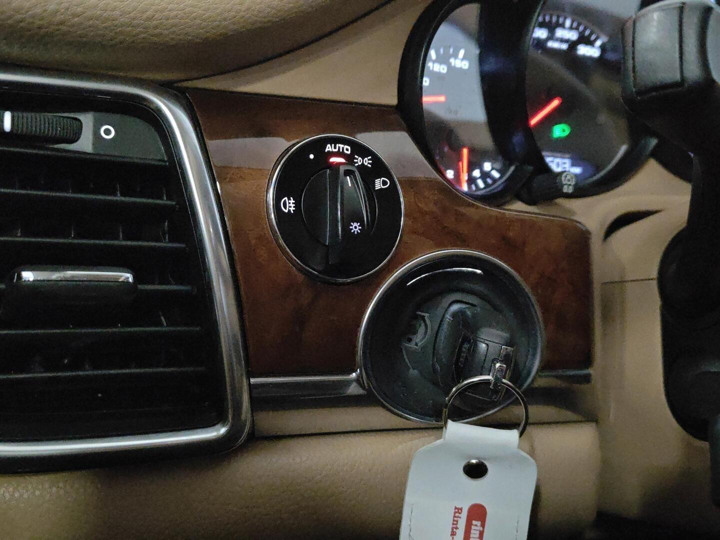 PORSCHE Panamera 2012