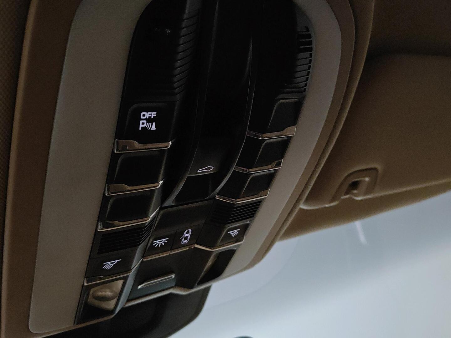 PORSCHE Panamera 2012