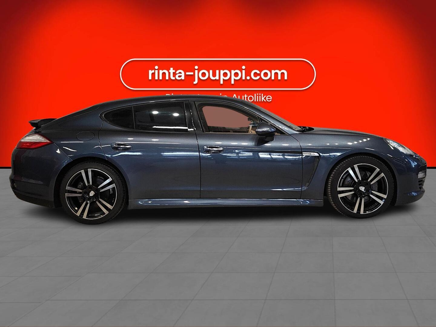 PORSCHE Panamera 2012