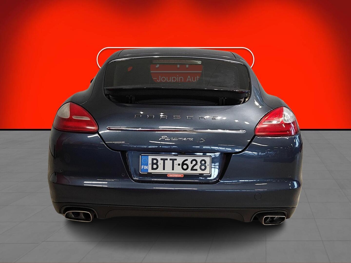 PORSCHE Panamera 2012
