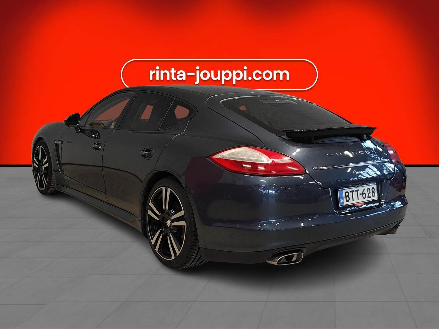 PORSCHE Panamera 2012