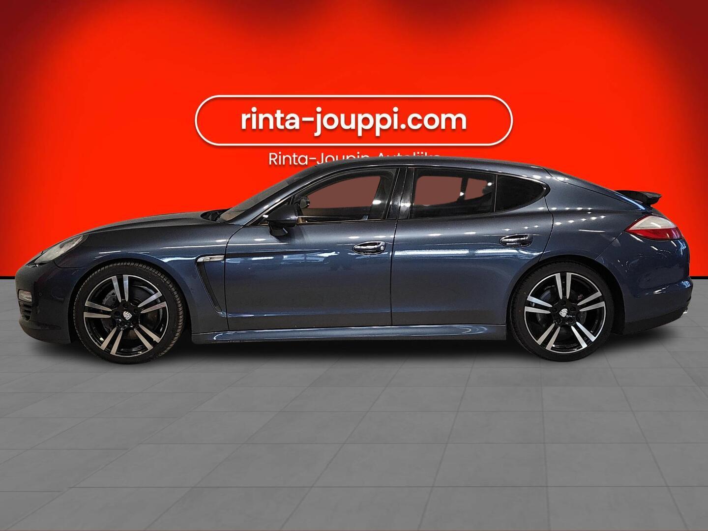 PORSCHE Panamera 2012