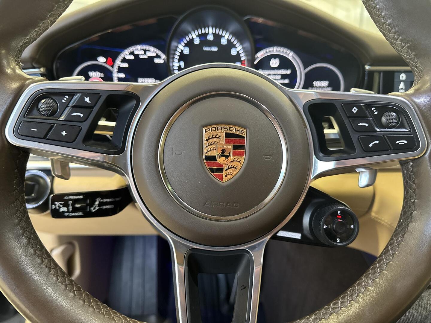 PORSCHE Panamera 2018