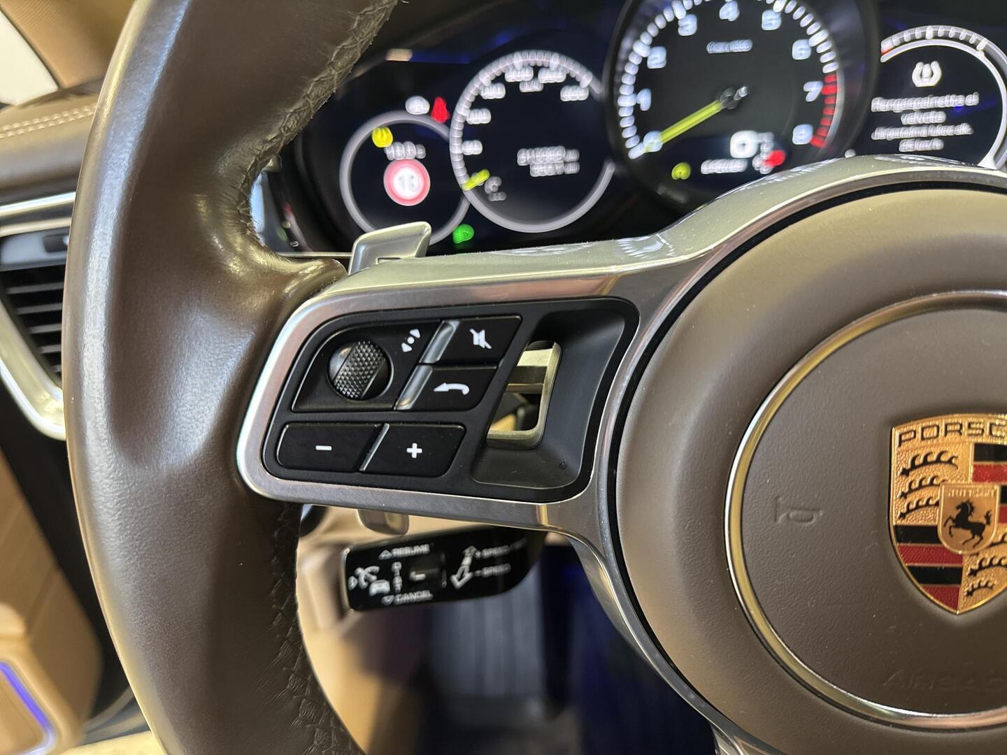 PORSCHE Panamera 2018