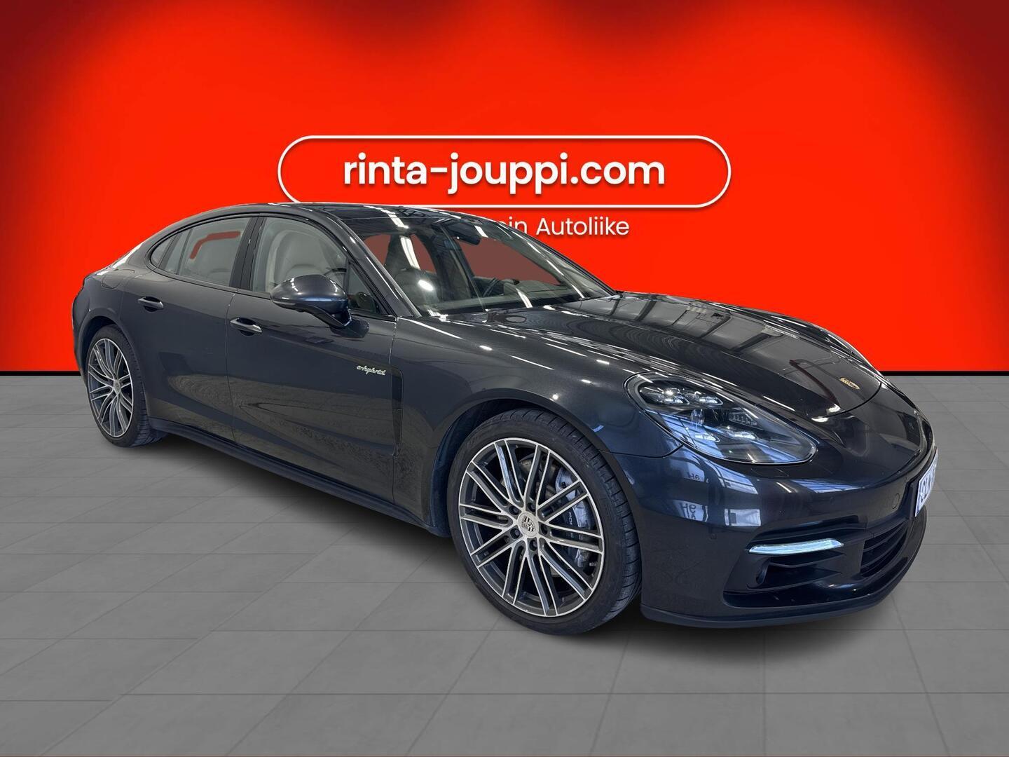 PORSCHE Panamera 2018