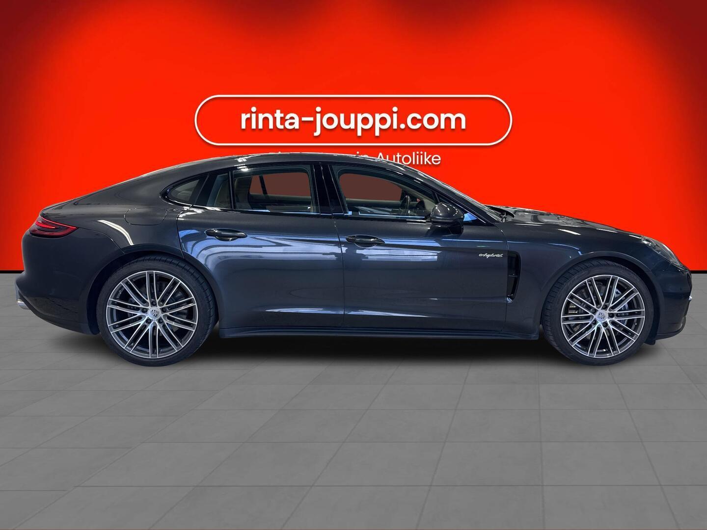 PORSCHE Panamera 2018