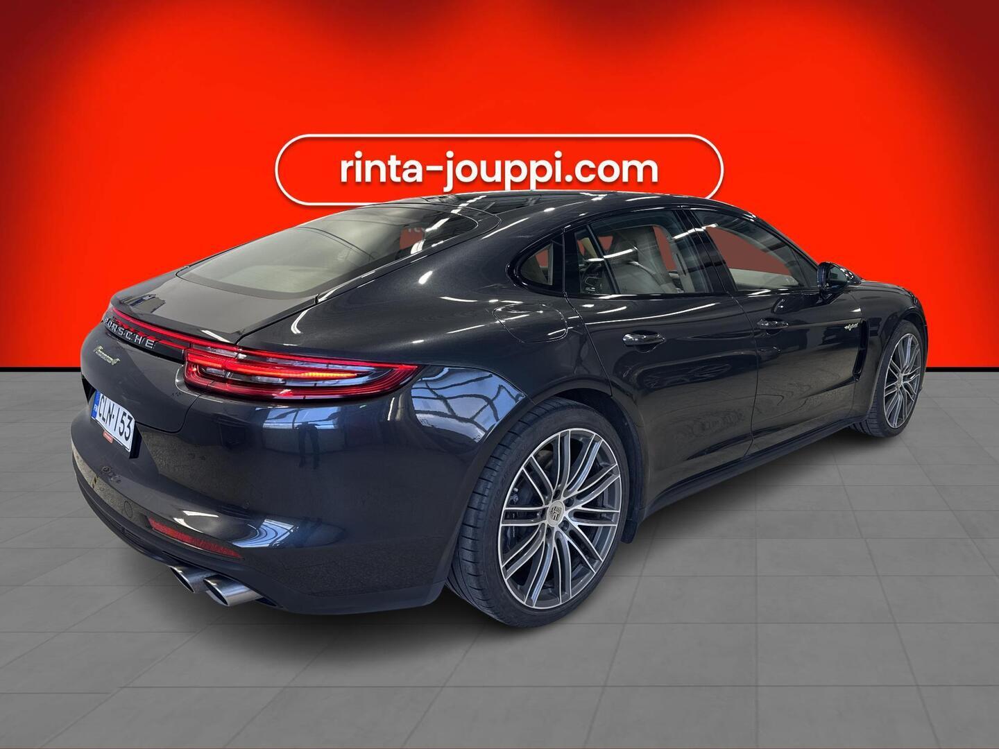 PORSCHE Panamera 2018