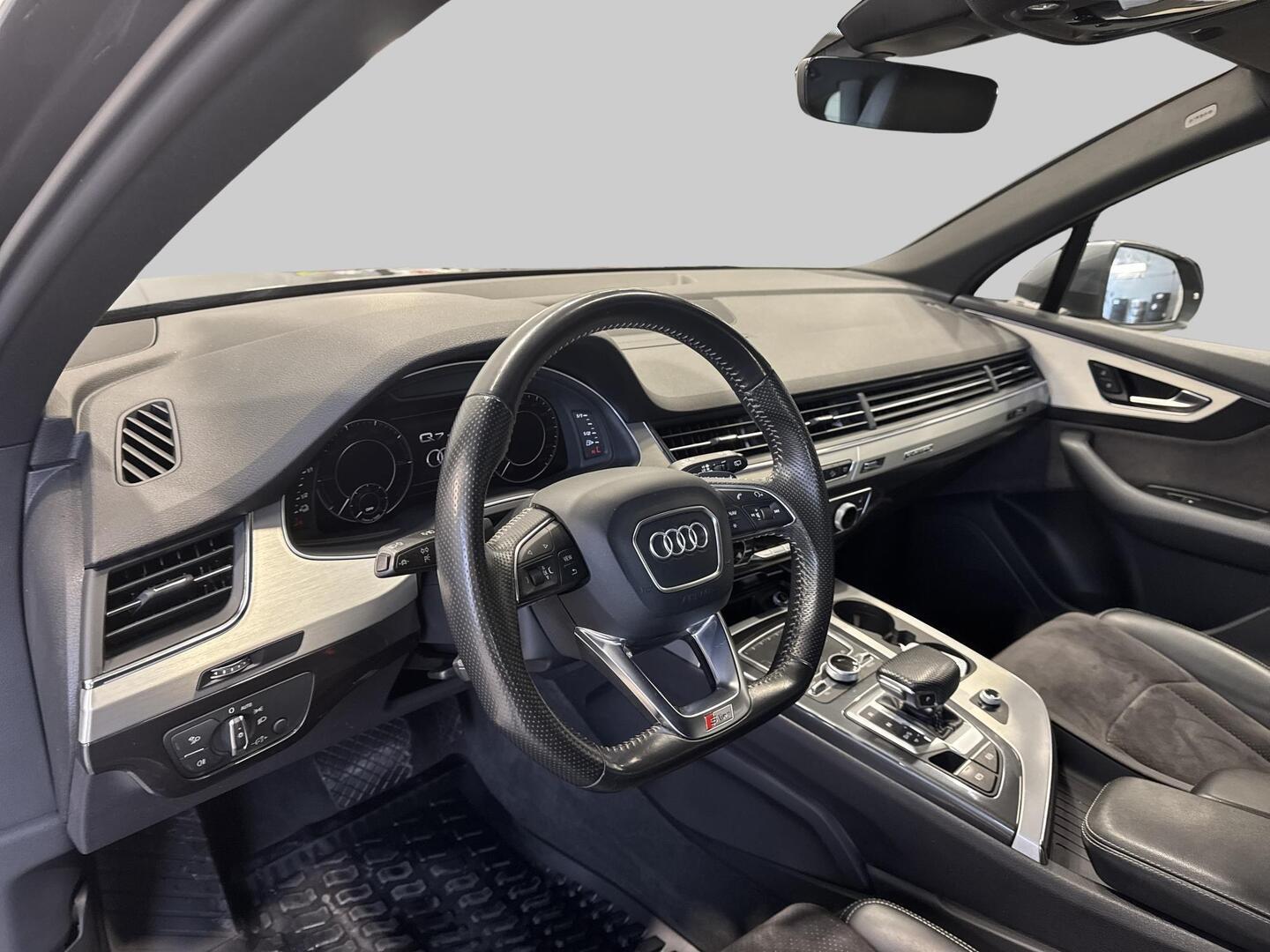 AUDI Q7 2018