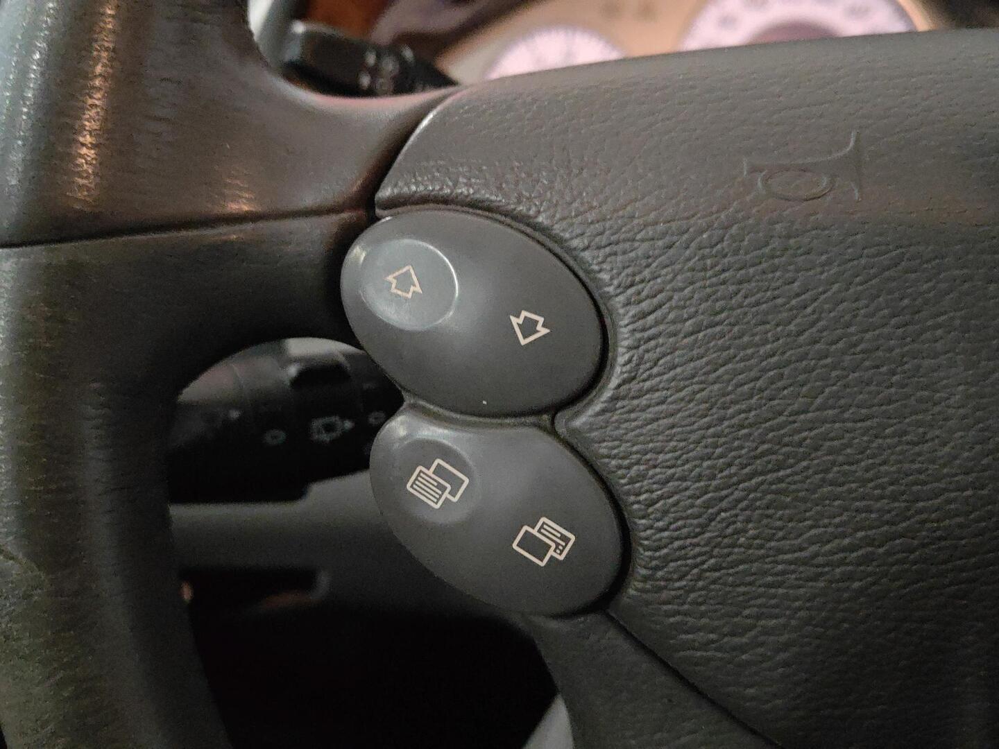 MERCEDES-BENZ E 2006