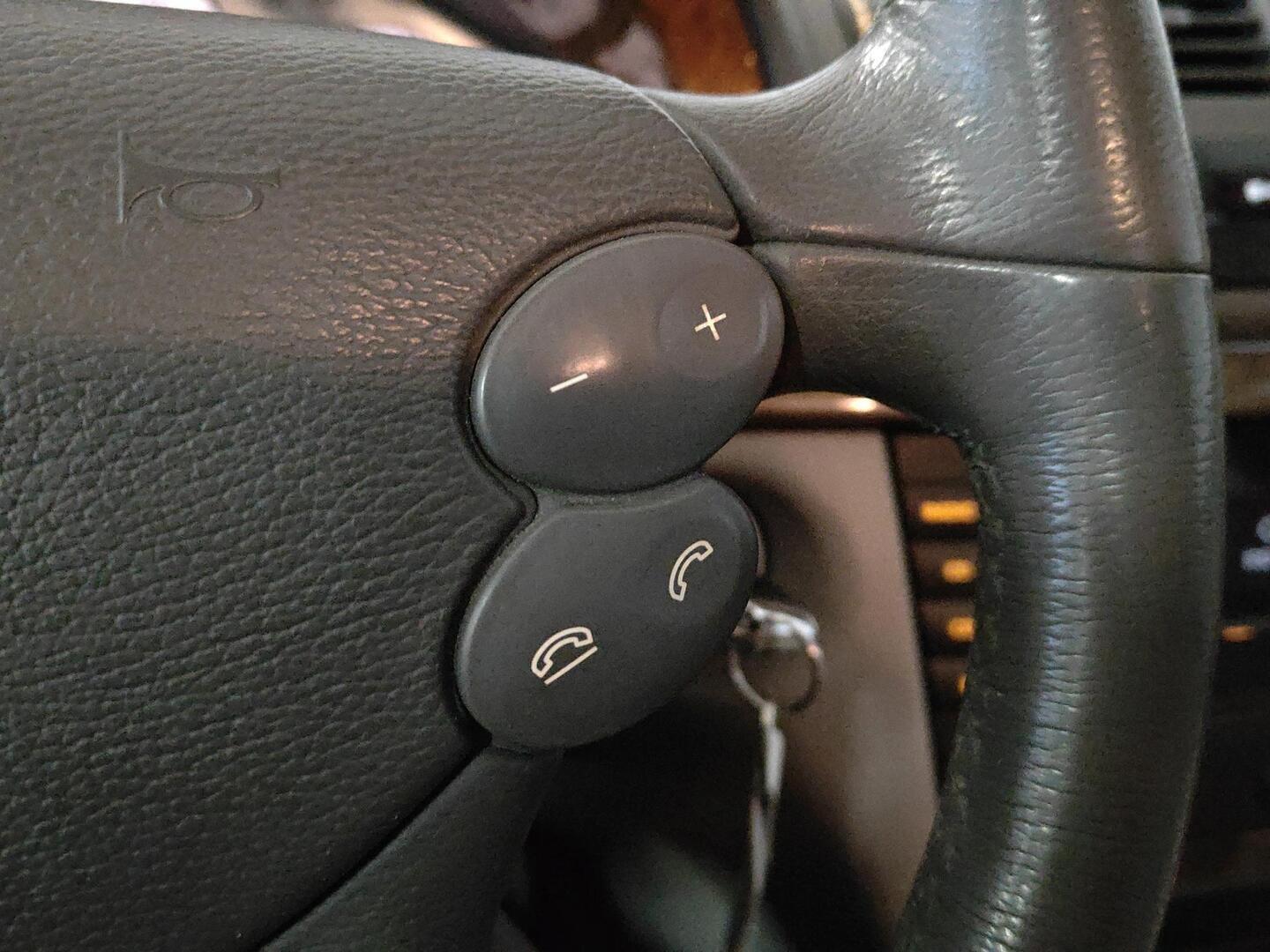 MERCEDES-BENZ E 2006