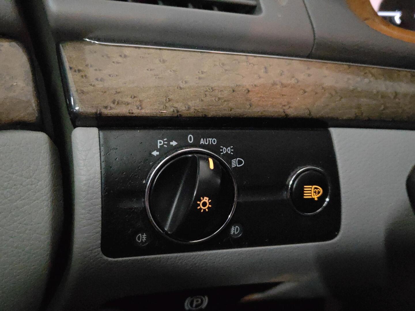 MERCEDES-BENZ E 2006