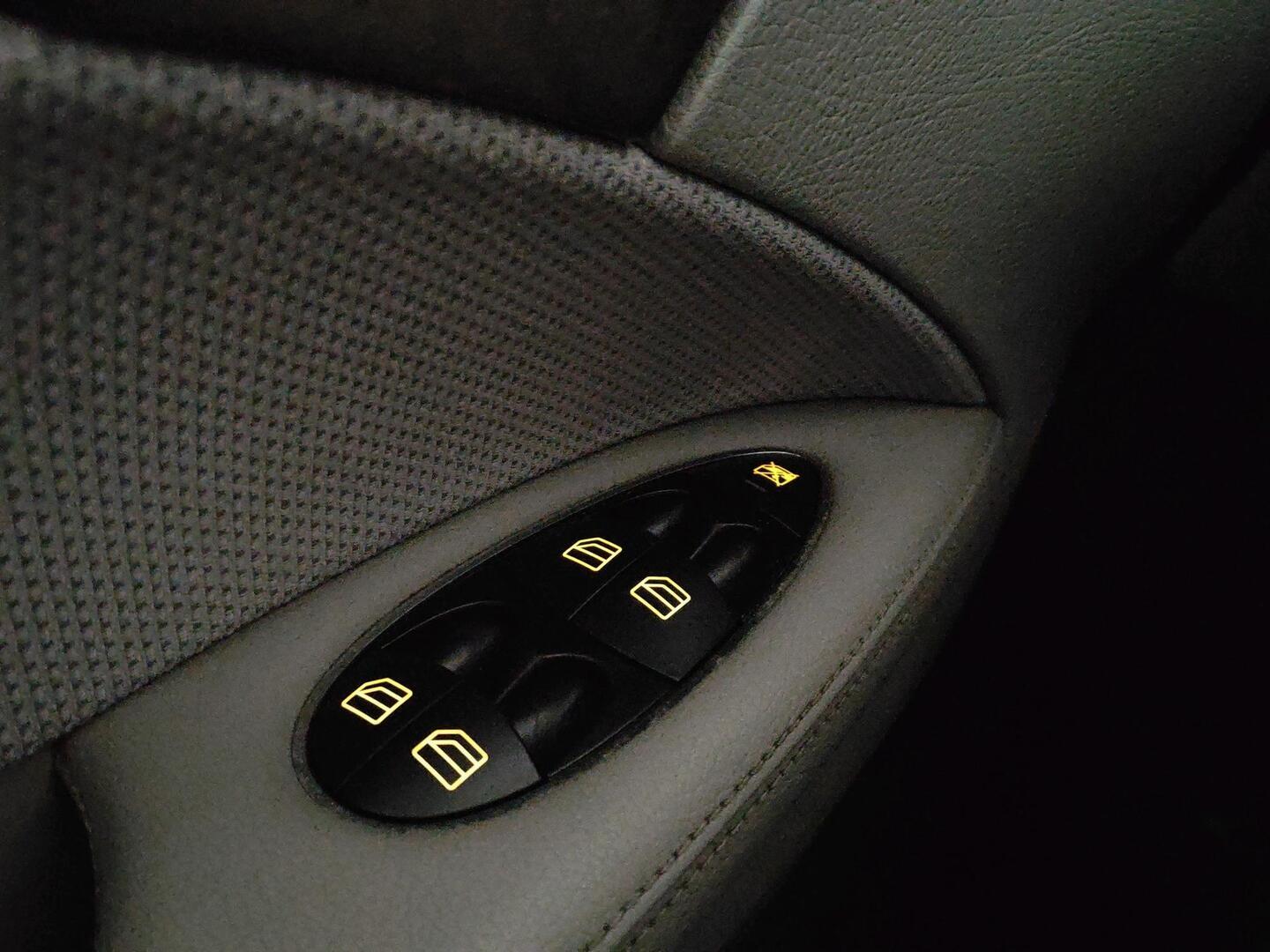 MERCEDES-BENZ E 2006