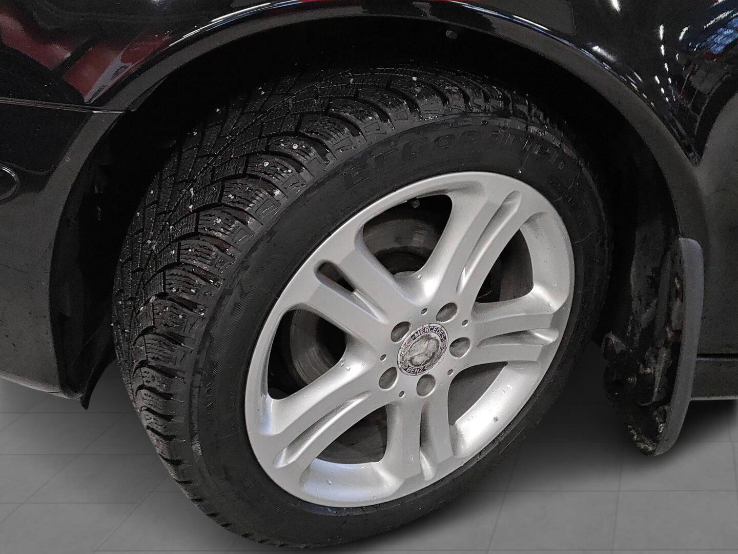 MERCEDES-BENZ E 2006