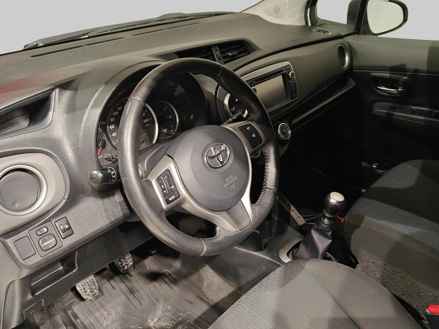 TOYOTA Yaris 2012