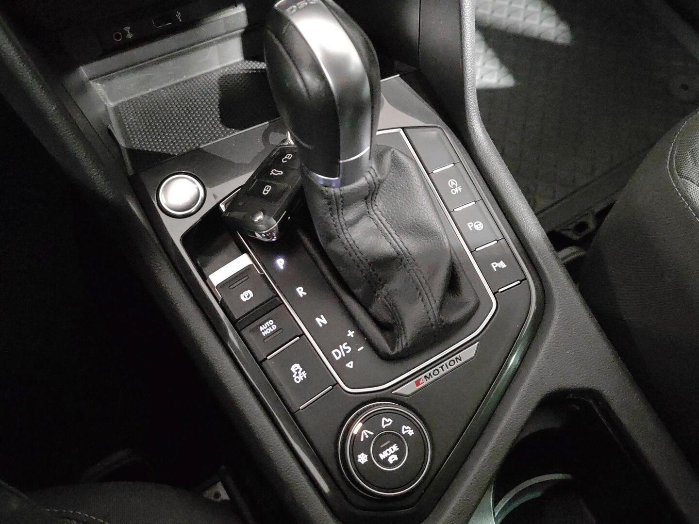 VOLKSWAGEN Tiguan 2016