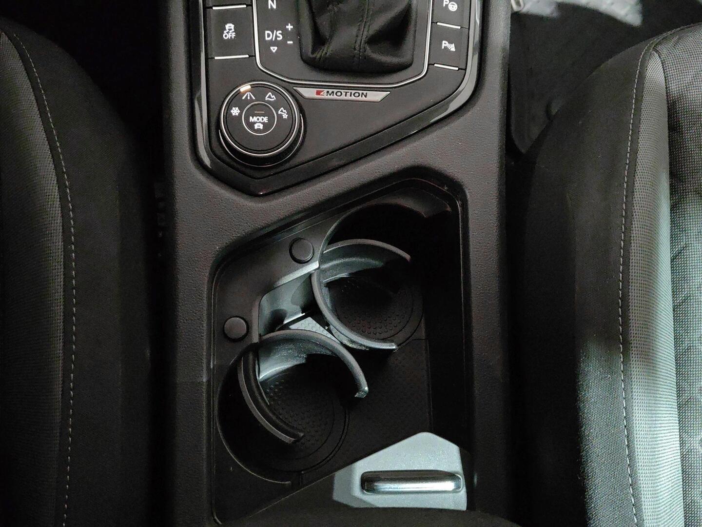 VOLKSWAGEN Tiguan 2016