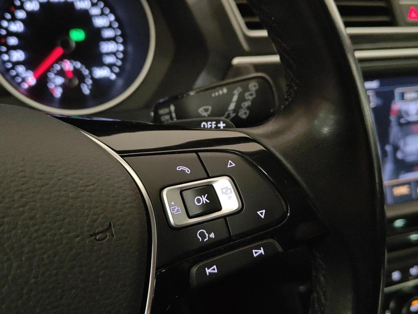 VOLKSWAGEN Tiguan 2016