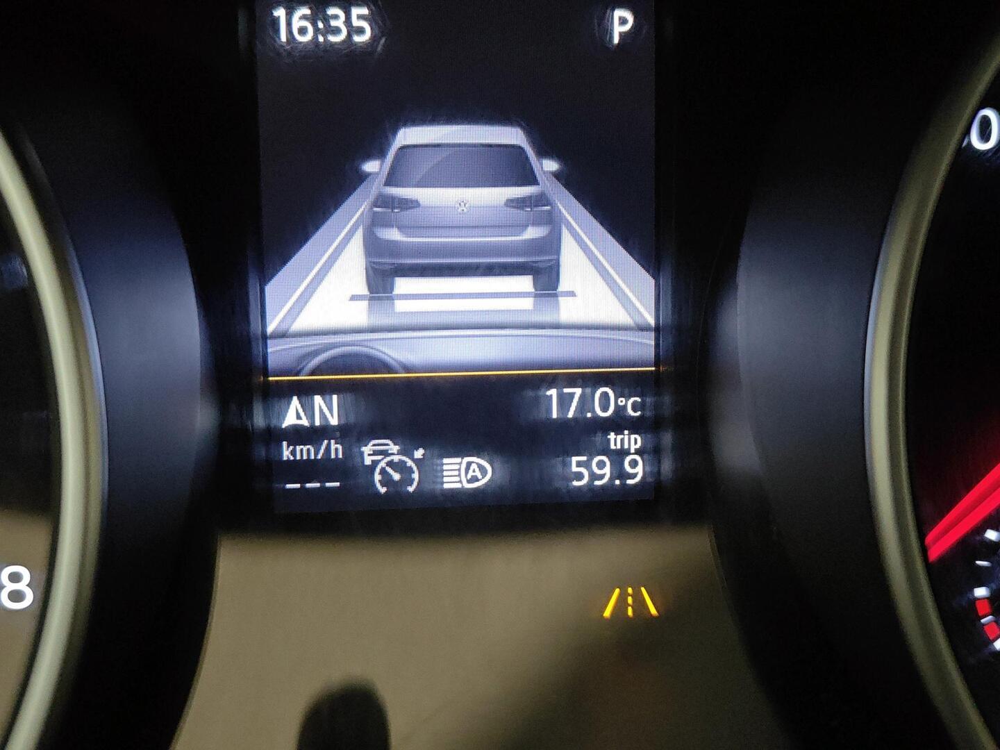 VOLKSWAGEN Tiguan 2016