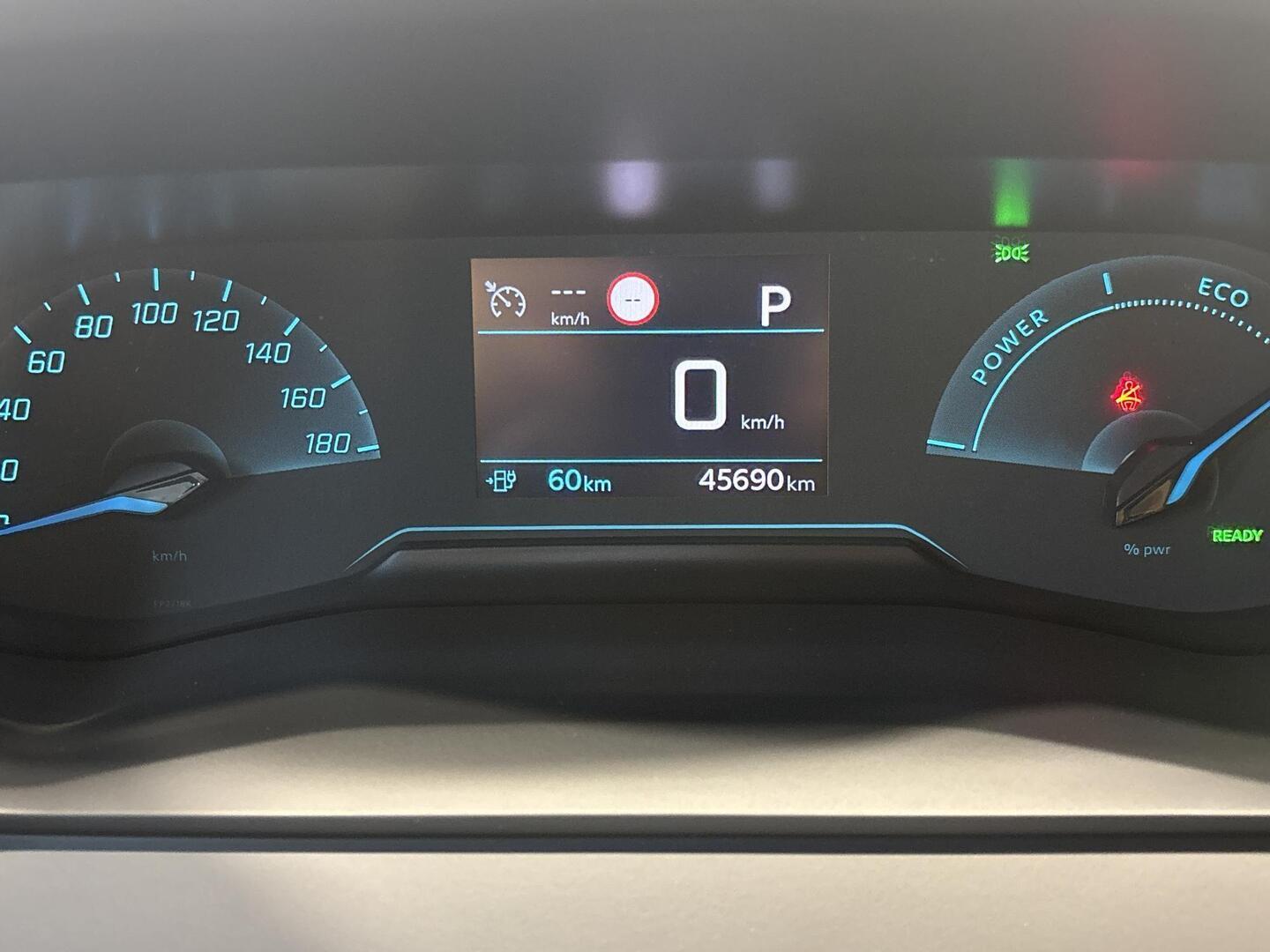 PEUGEOT e-2008 2023