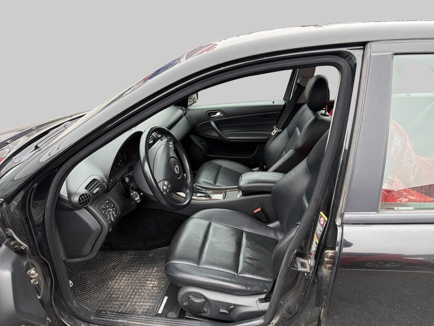 MERCEDES-BENZ C 2004