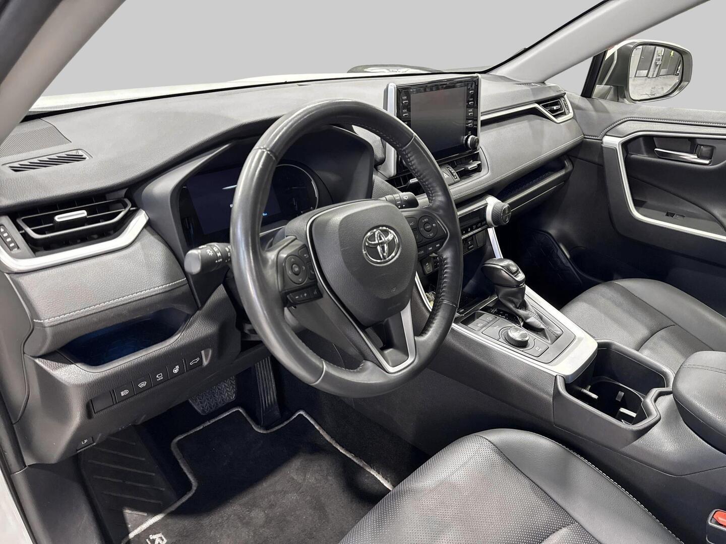 TOYOTA RAV4 2023