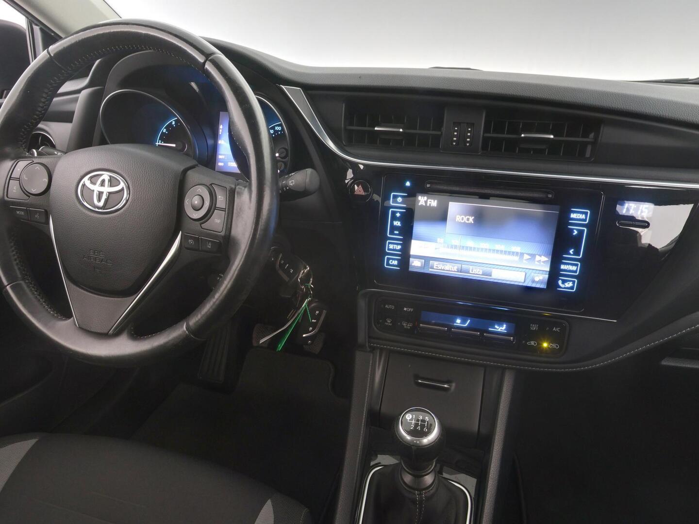 TOYOTA AURIS 2015