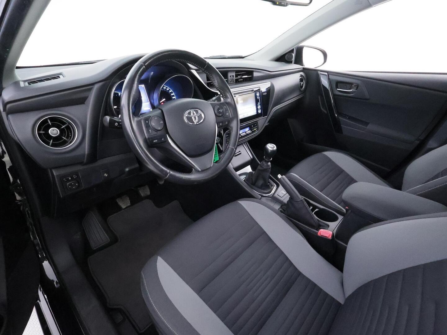 TOYOTA AURIS 2015
