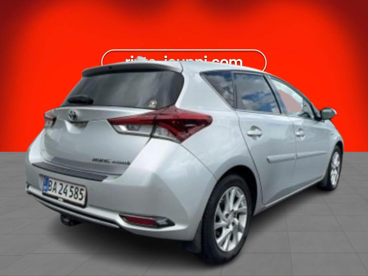 TOYOTA AURIS 2016