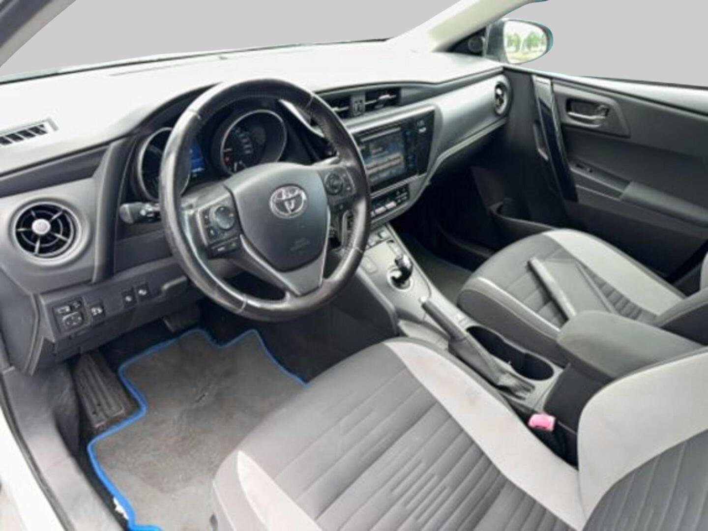 TOYOTA AURIS 2016