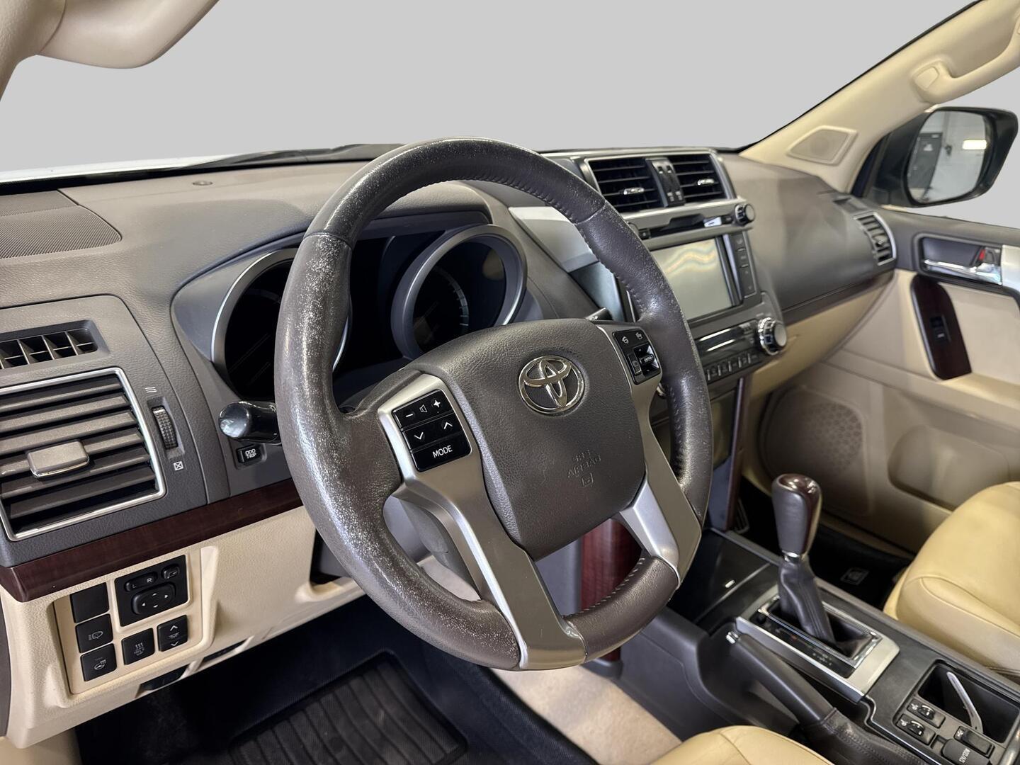 TOYOTA Land Cruiser 2016