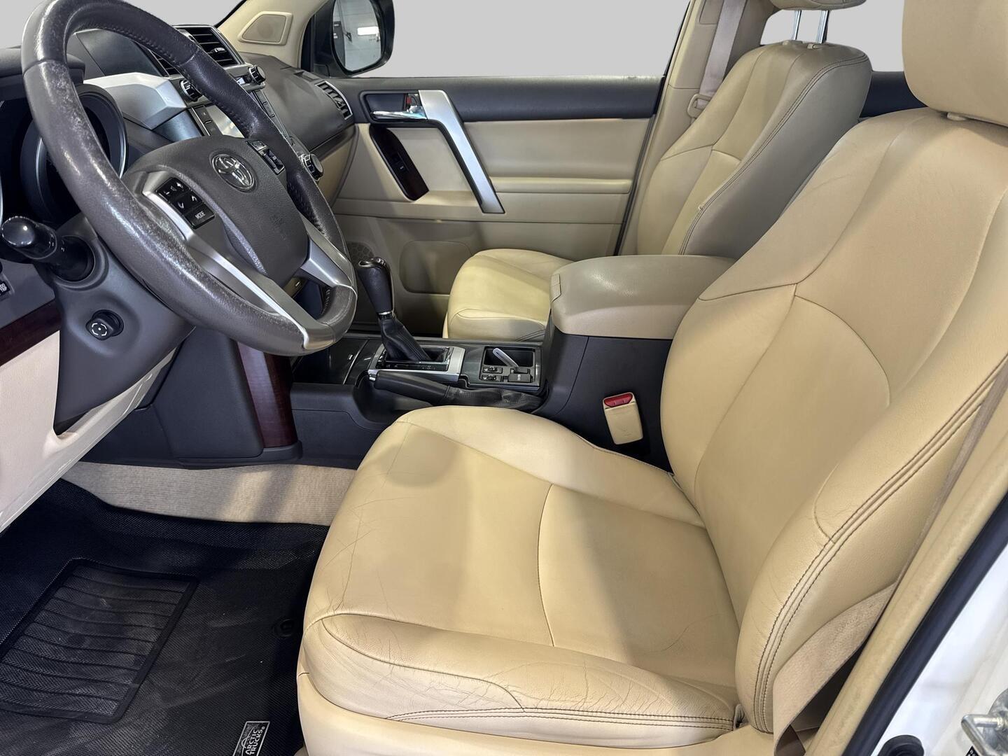 TOYOTA Land Cruiser 2016