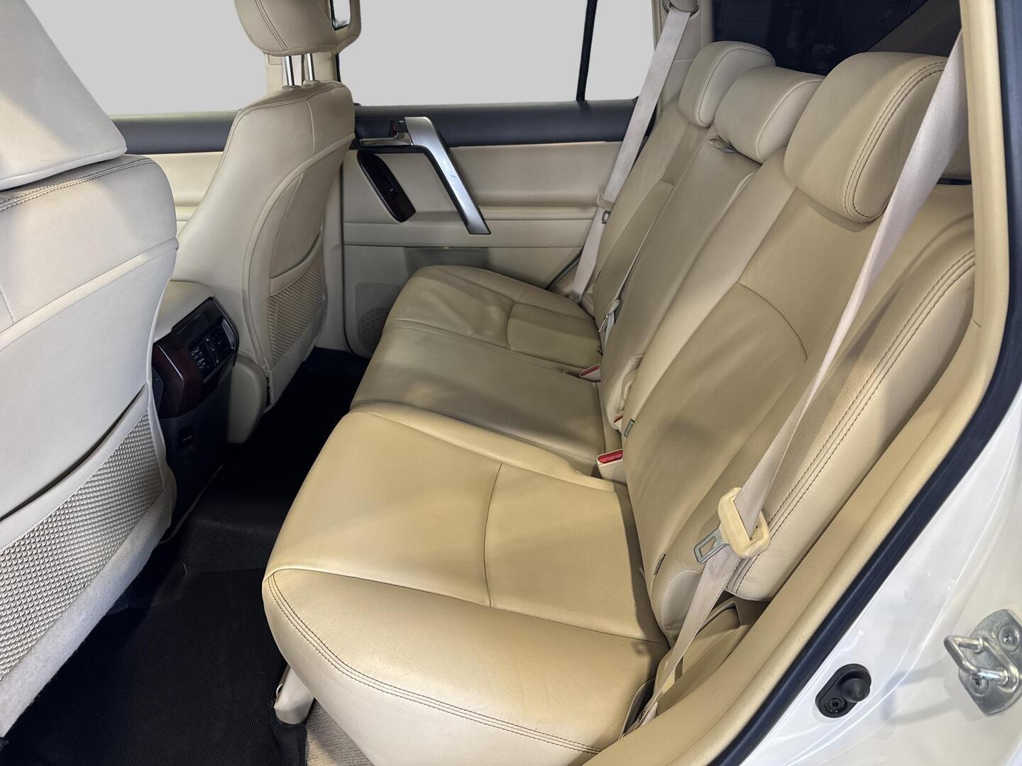 TOYOTA Land Cruiser 2016