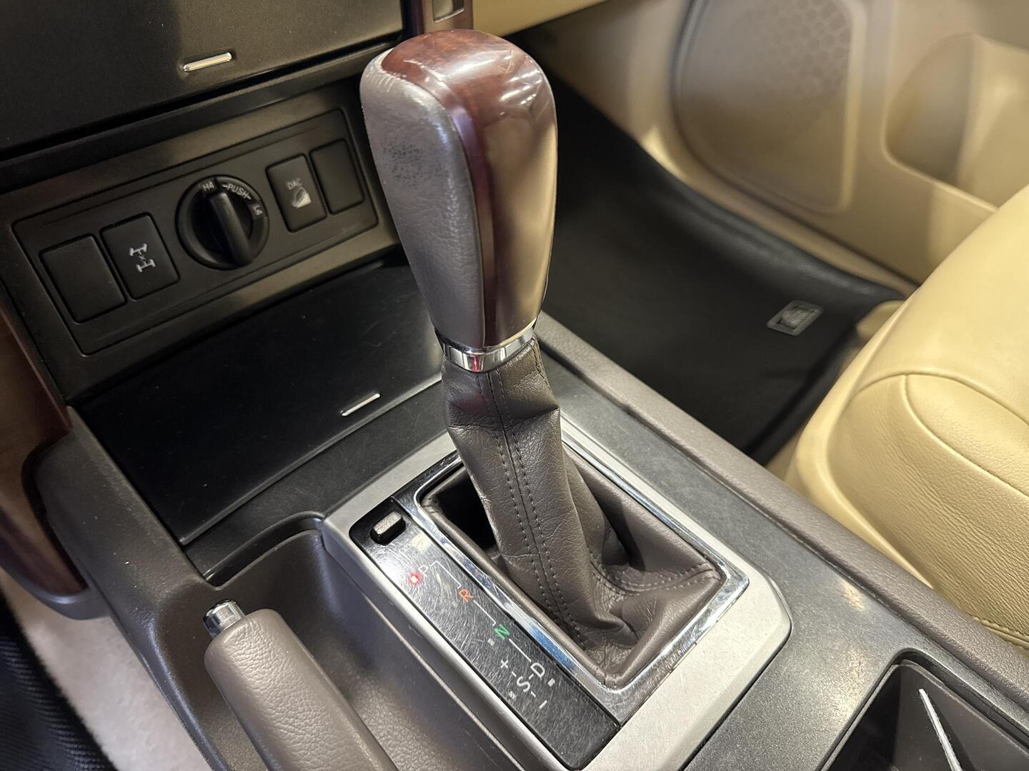 TOYOTA Land Cruiser 2016