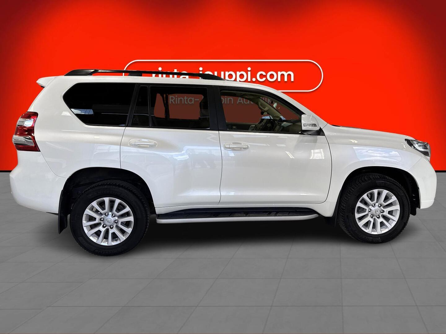 TOYOTA Land Cruiser 2016